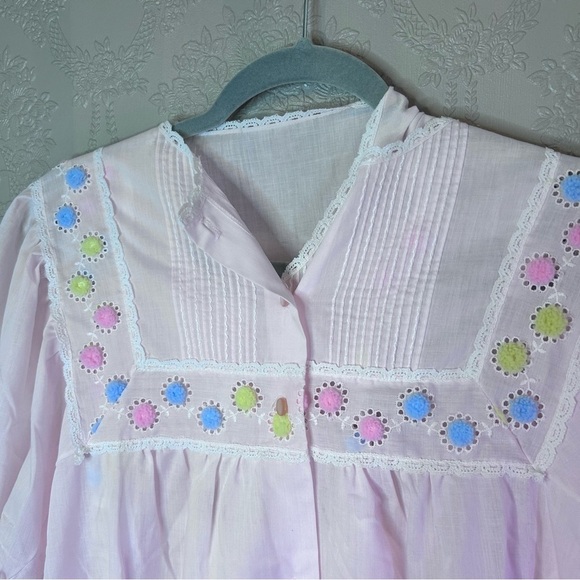 Pink Nightgown with Floral Embroidery vintage robe gown - Picture 2 of 8